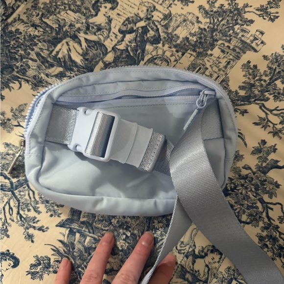 Lululemon Belt Bag- light blue - Picture 4 of 4
